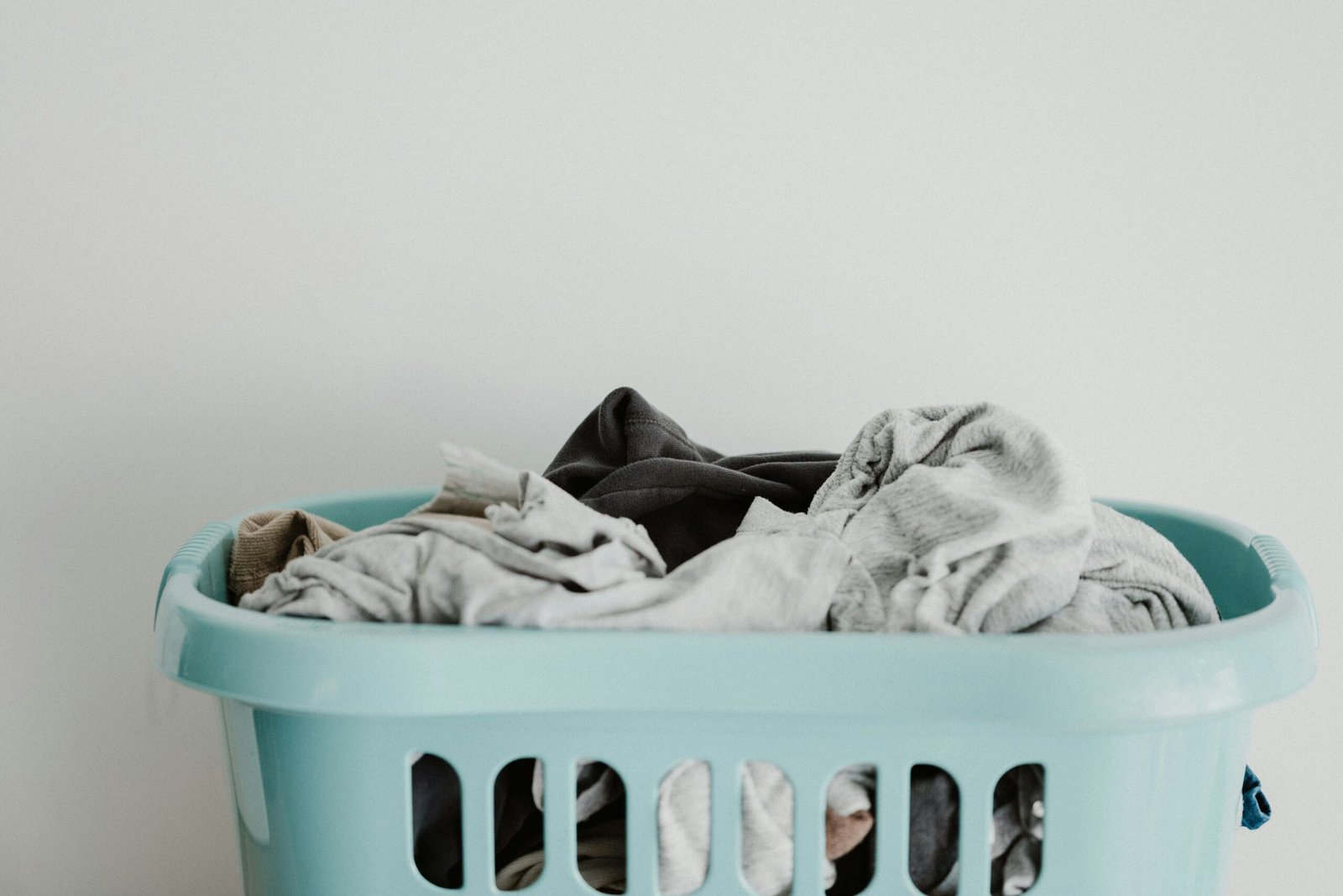 Laundry folding stations